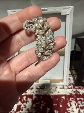 Vintage Signed Kramer New York Clear Rhinestone Leaf Feather Brooch Pin